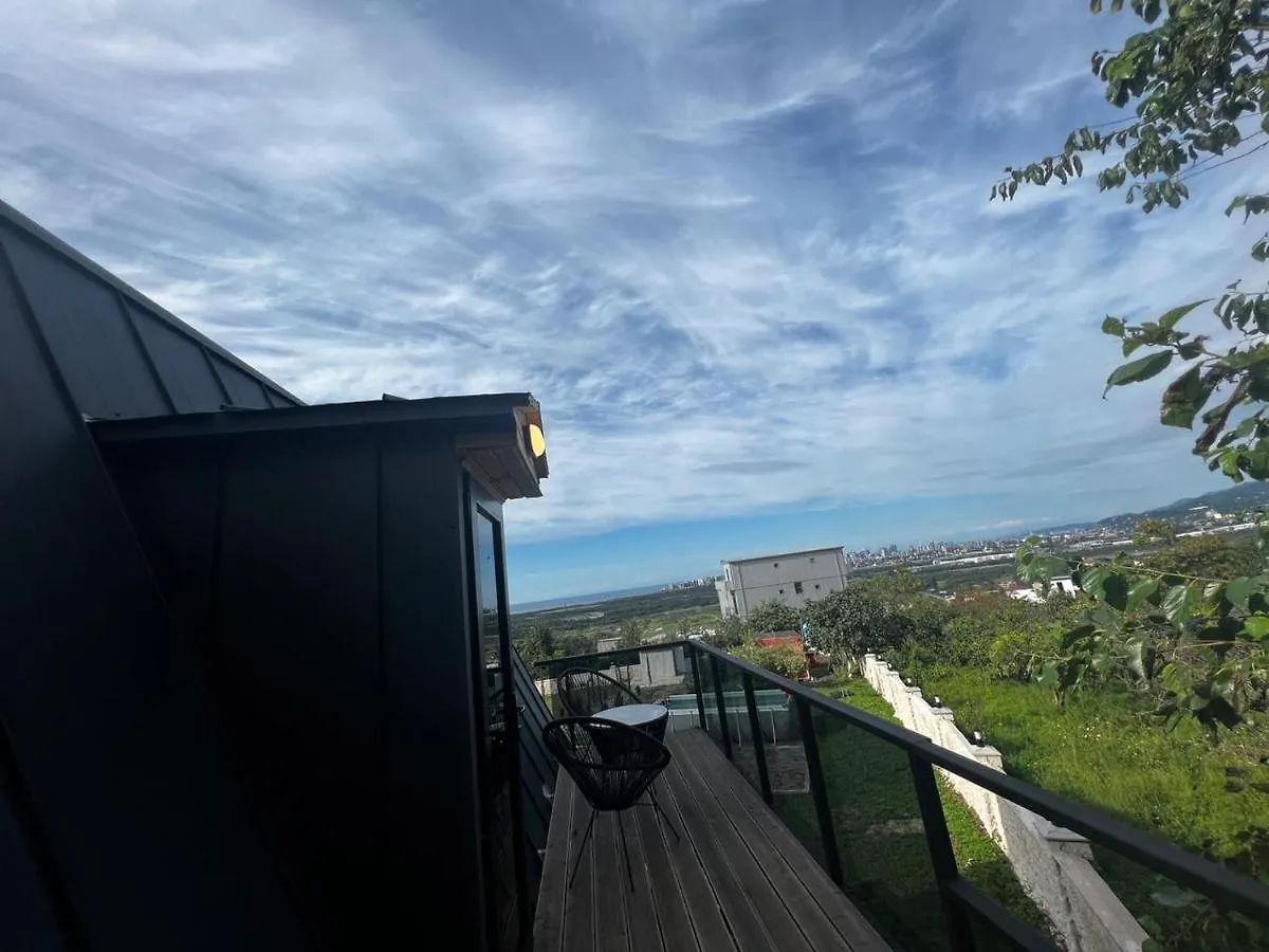 La'Familia Villa Batumi 0*,